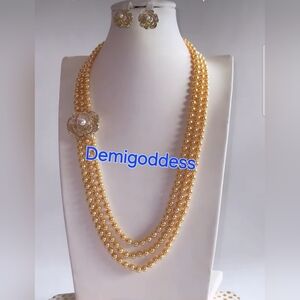 Freshwater Pearls Necklace & Earrings